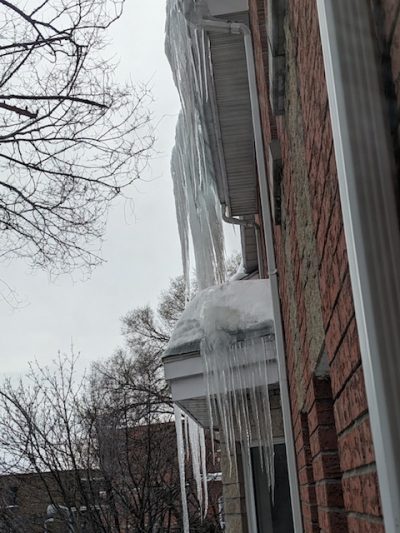 Ice on roof in Montreal, Laval, Longueuil